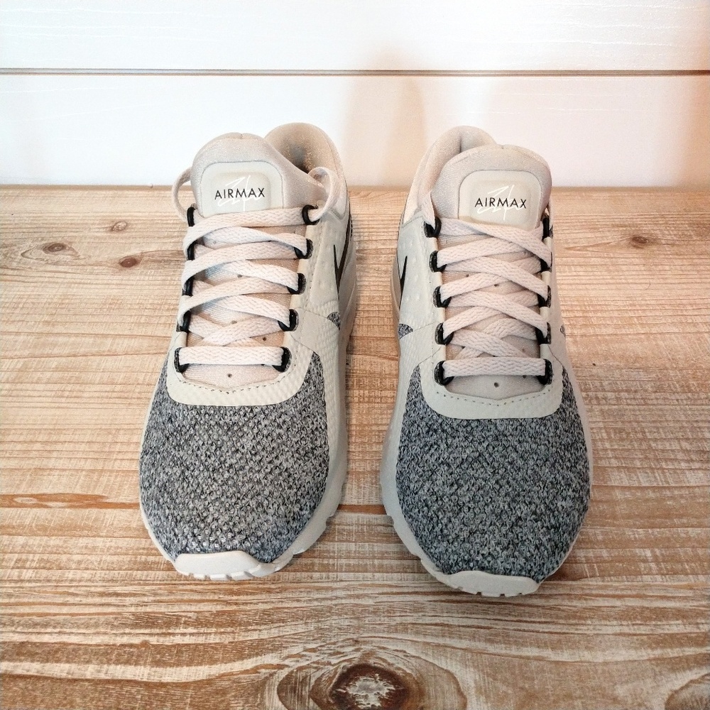 🎉SOLD 🎉NEW Nike AIR MAX SE - Picture 3 of 7